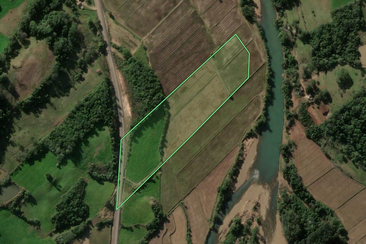 Imagem de satélite do imóvel rural em Faxinal do Soturno (RS), com o contorno declarado no CAR desenhado por cima.