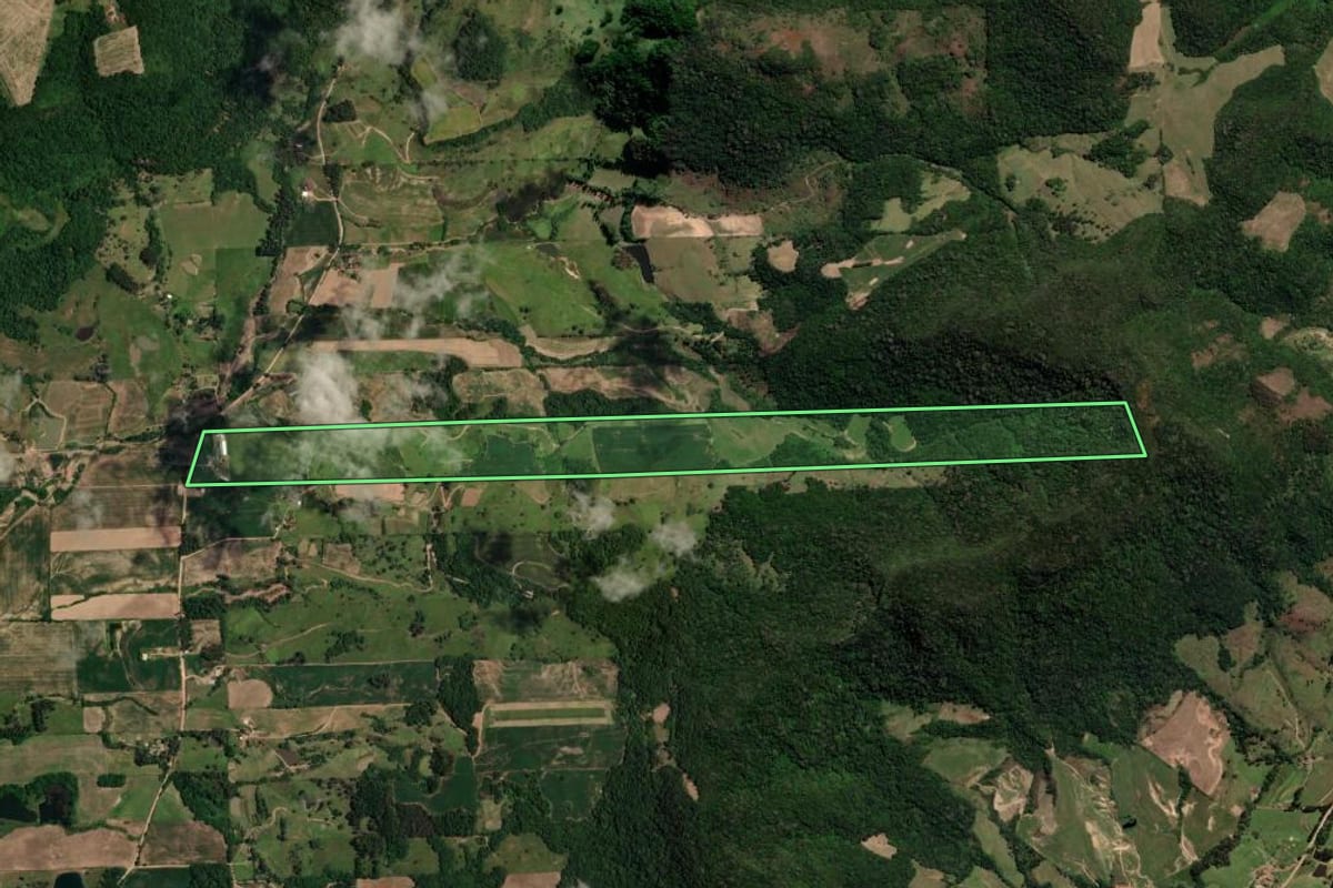 Imagem de satélite do imóvel rural em Faxinal do Soturno (RS), com o contorno declarado no CAR desenhado por cima.
