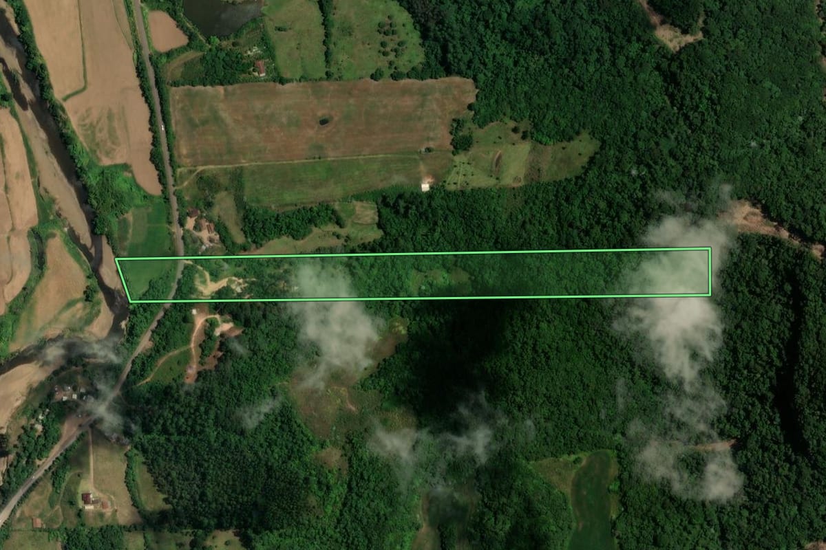 Imagem de satélite do imóvel rural em Faxinal do Soturno (RS), com o contorno declarado no CAR desenhado por cima.