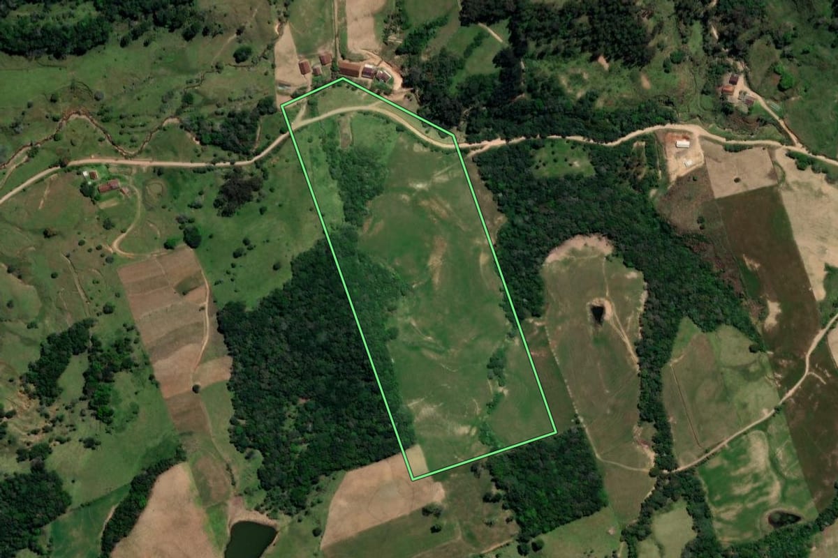 Imagem de satélite do imóvel rural em Faxinal do Soturno (RS), com o contorno declarado no CAR desenhado por cima.
