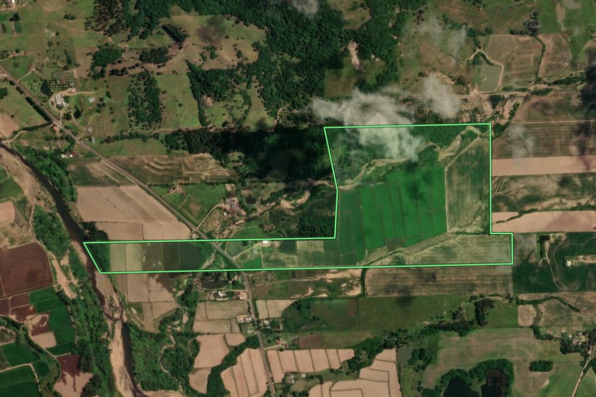 Imagem de satélite do imóvel rural em Faxinal do Soturno (RS), com o contorno declarado no CAR desenhado por cima.