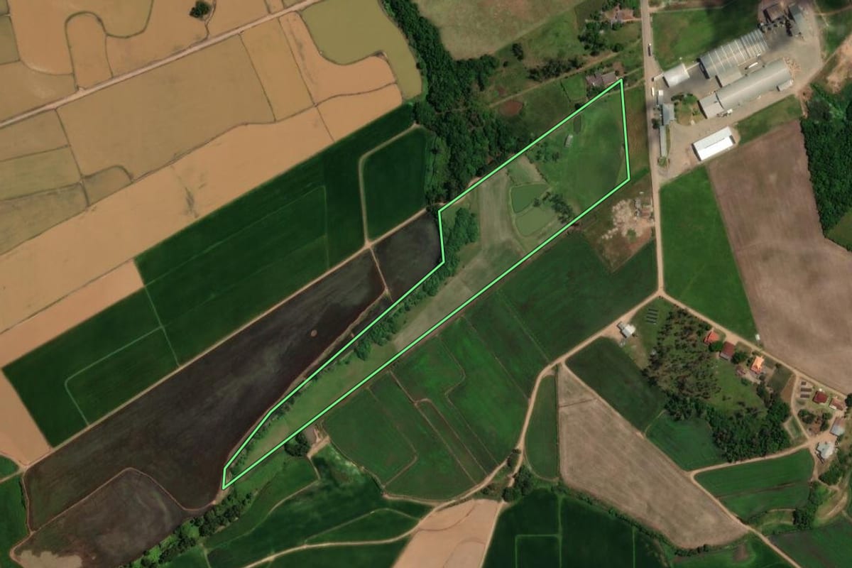 Imagem de satélite do imóvel rural em Faxinal do Soturno (RS), com o contorno declarado no CAR desenhado por cima.