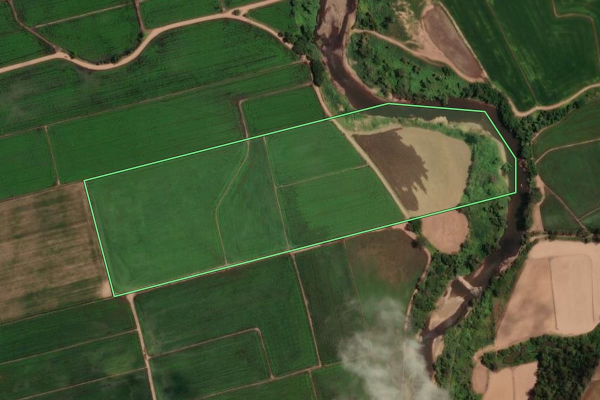 Imagem de satélite do imóvel rural em Faxinal do Soturno (RS), com o contorno declarado no CAR desenhado por cima.