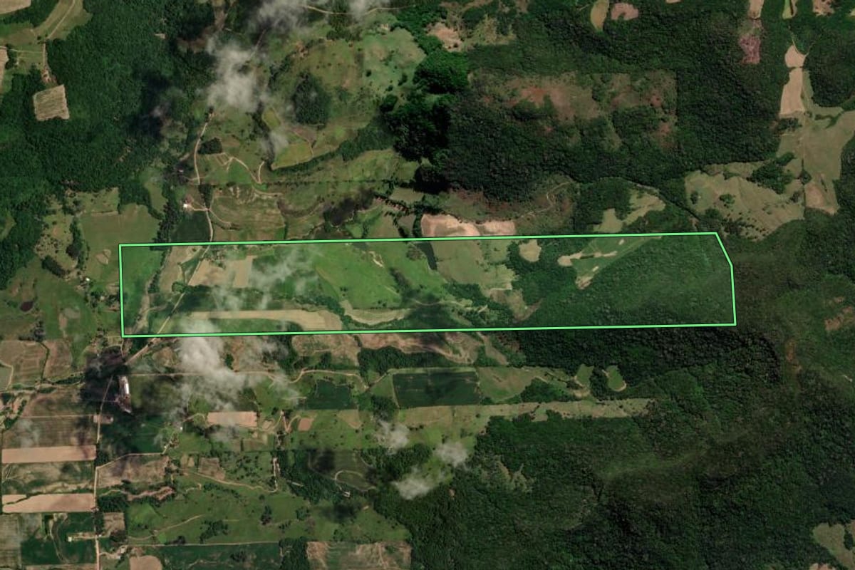 Imagem de satélite do imóvel rural em Faxinal do Soturno (RS), com o contorno declarado no CAR desenhado por cima.