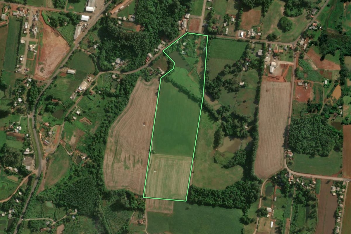 Imagem de satélite do imóvel rural em Fazenda Vilanova (RS), com o contorno declarado no CAR desenhado por cima.