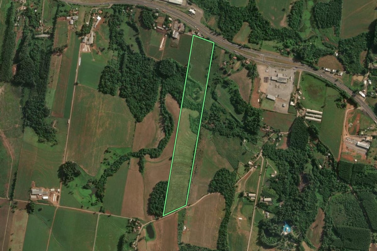 Imagem de satélite do imóvel rural em Fazenda Vilanova (RS), com o contorno declarado no CAR desenhado por cima.