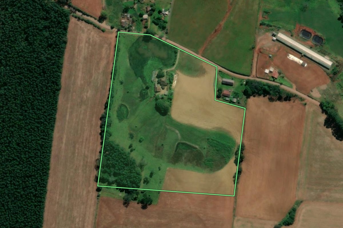 Imagem de satélite do imóvel rural em Fazenda Vilanova (RS), com o contorno declarado no CAR desenhado por cima.