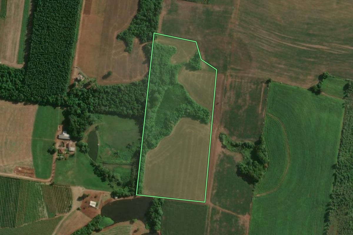 Imagem de satélite do imóvel rural em Fazenda Vilanova (RS), com o contorno declarado no CAR desenhado por cima.