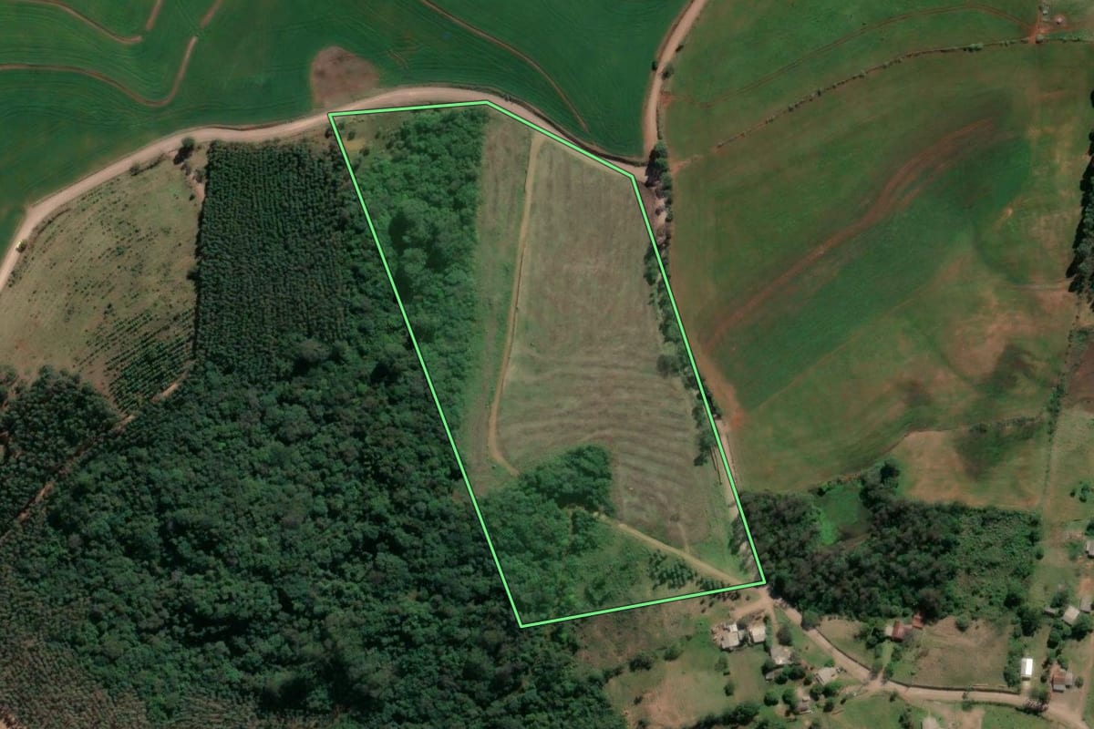 Imagem de satélite do imóvel rural em Fazenda Vilanova (RS), com o contorno declarado no CAR desenhado por cima.