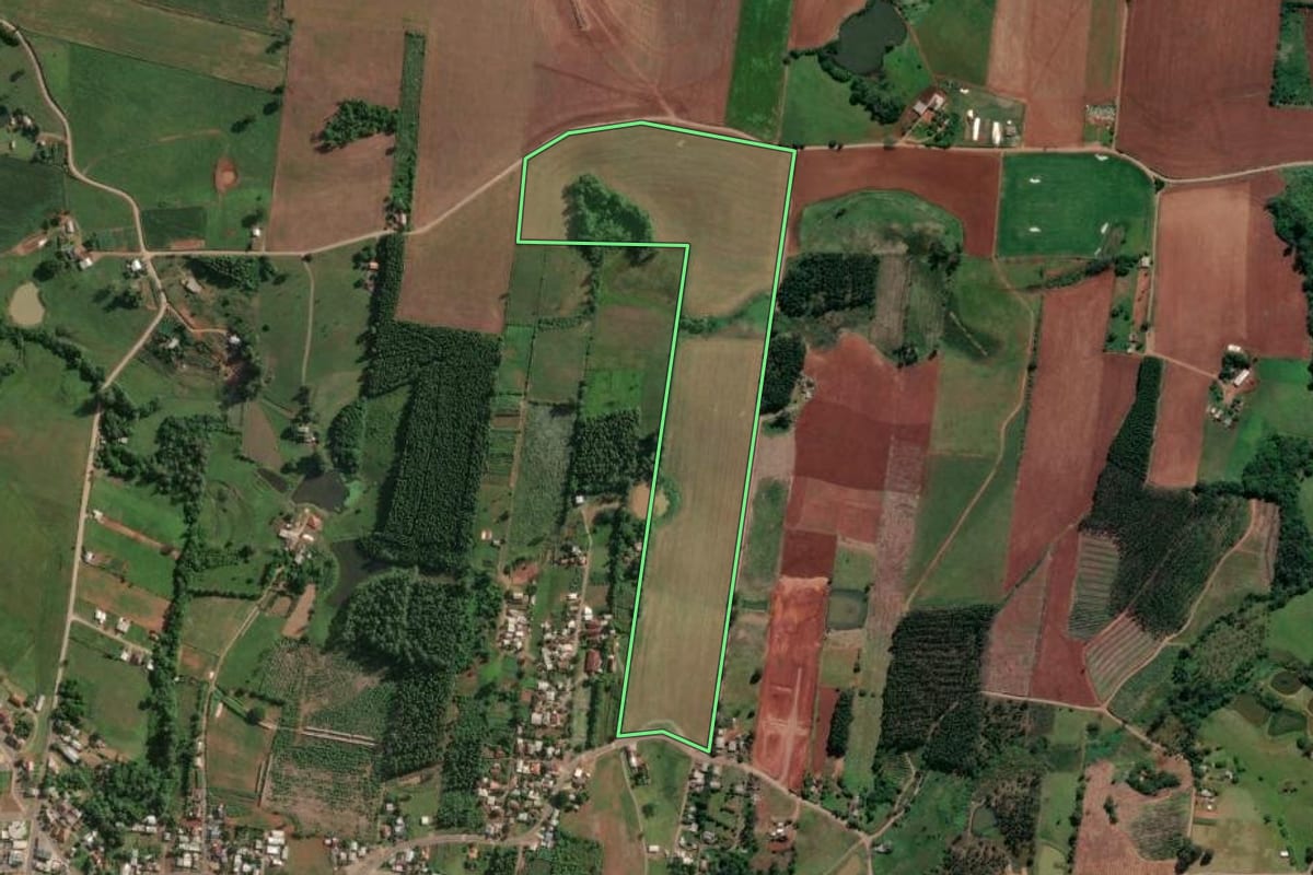 Imagem de satélite do imóvel rural em Fazenda Vilanova (RS), com o contorno declarado no CAR desenhado por cima.
