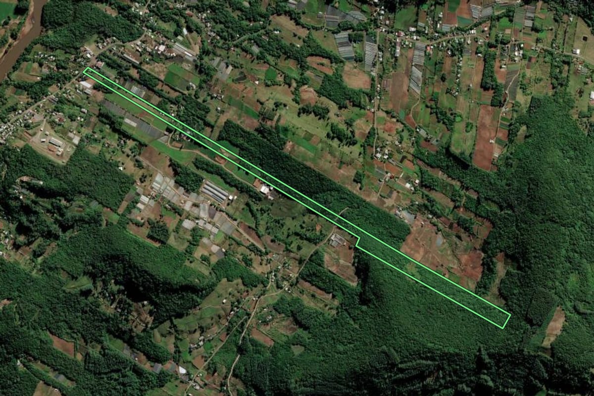 Imagem de satélite do imóvel rural em Feliz (RS), com o contorno declarado no CAR desenhado por cima.