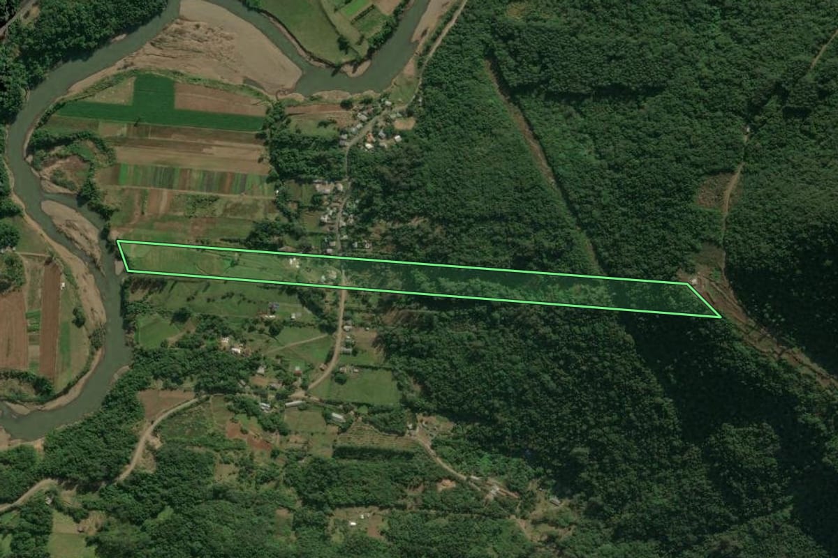 Imagem de satélite do imóvel rural em Feliz (RS), com o contorno declarado no CAR desenhado por cima.