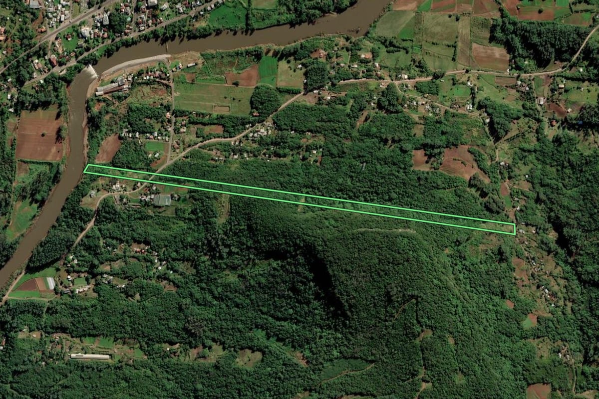 Imagem de satélite do imóvel rural em Feliz (RS), com o contorno declarado no CAR desenhado por cima.