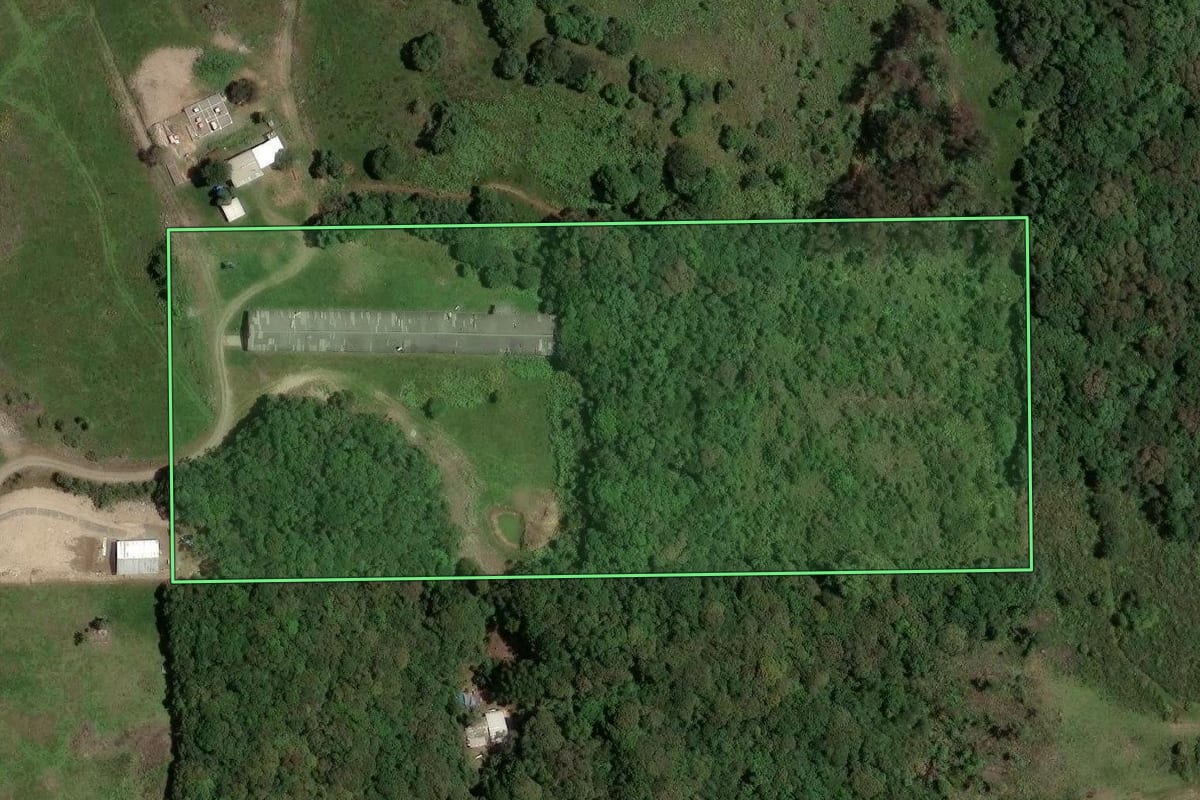 Imagem de satélite do imóvel rural em Flores da Cunha (RS), com o contorno declarado no CAR desenhado por cima.