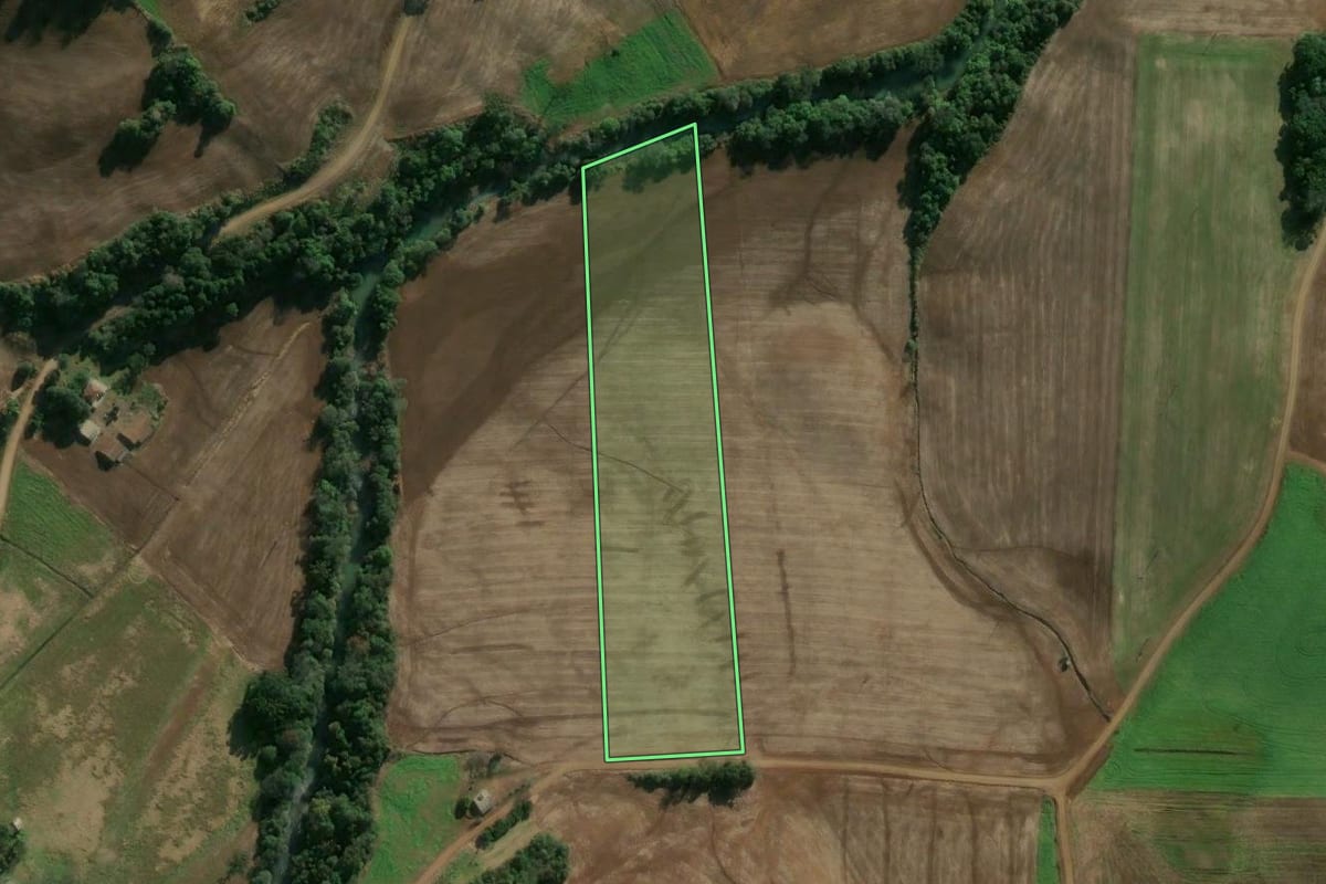 Imagem de satélite do imóvel rural em Floriano Peixoto (RS), com o contorno declarado no CAR desenhado por cima.