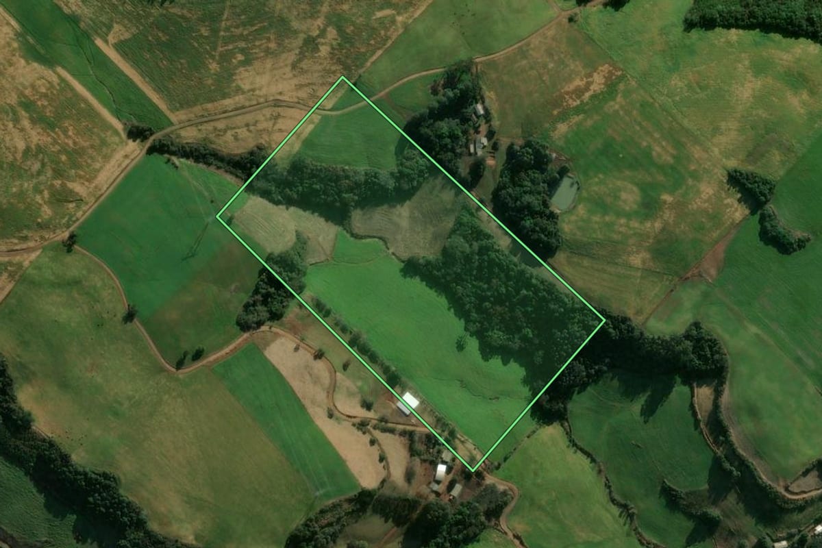 Imagem de satélite do imóvel rural em Floriano Peixoto (RS), com o contorno declarado no CAR desenhado por cima.