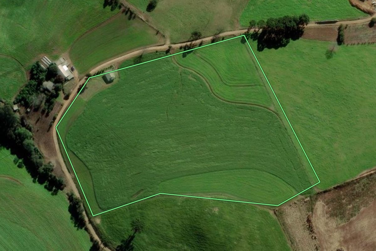 Imagem de satélite do imóvel rural em Fontoura Xavier (RS), com o contorno declarado no CAR desenhado por cima.