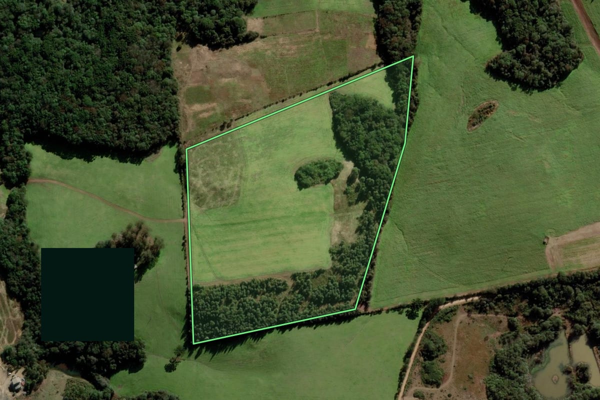 Imagem de satélite do imóvel rural em Fontoura Xavier (RS), com o contorno declarado no CAR desenhado por cima.