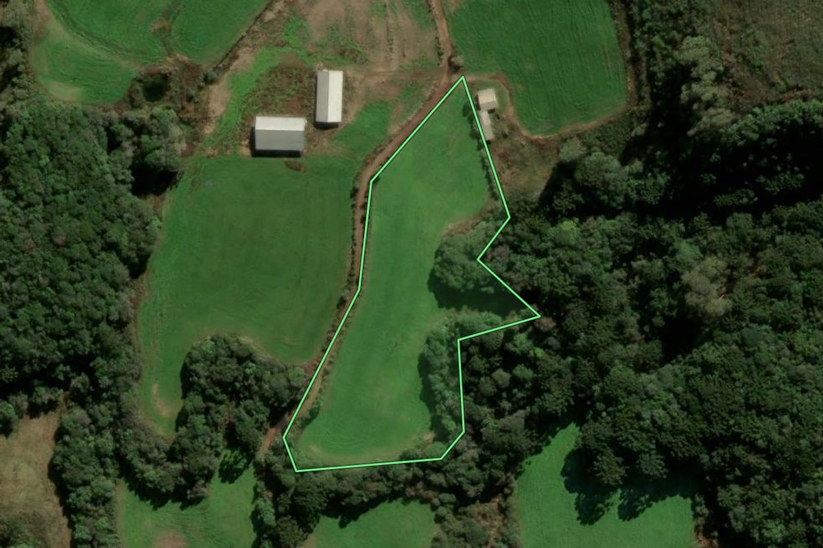 Imagem de satélite do imóvel rural em Fontoura Xavier (RS), com o contorno declarado no CAR desenhado por cima.