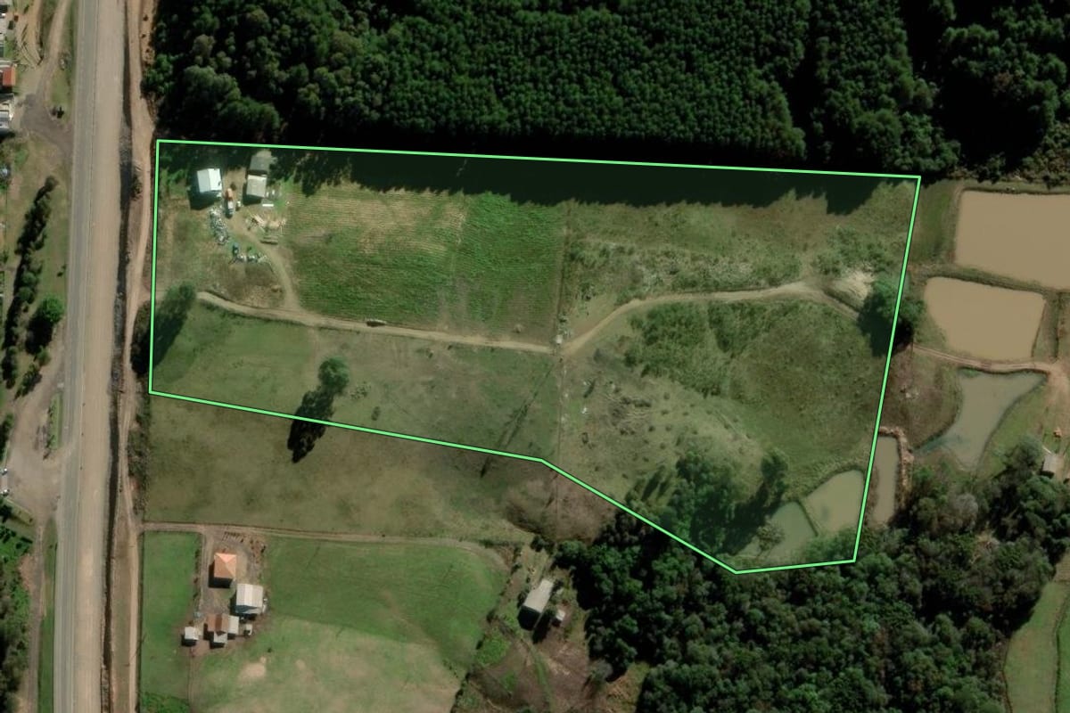 Imagem de satélite do imóvel rural em Fontoura Xavier (RS), com o contorno declarado no CAR desenhado por cima.