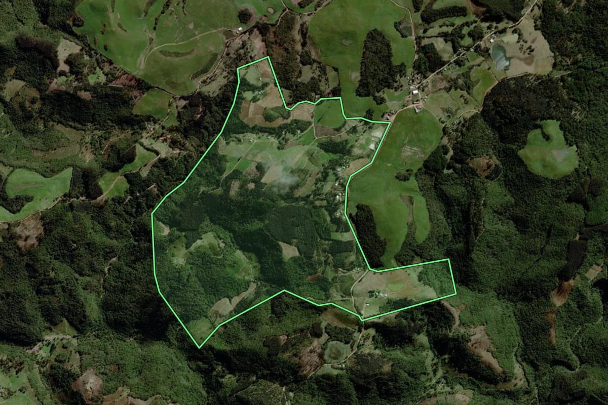 Imagem de satélite do imóvel rural em Fontoura Xavier (RS), com o contorno declarado no CAR desenhado por cima.