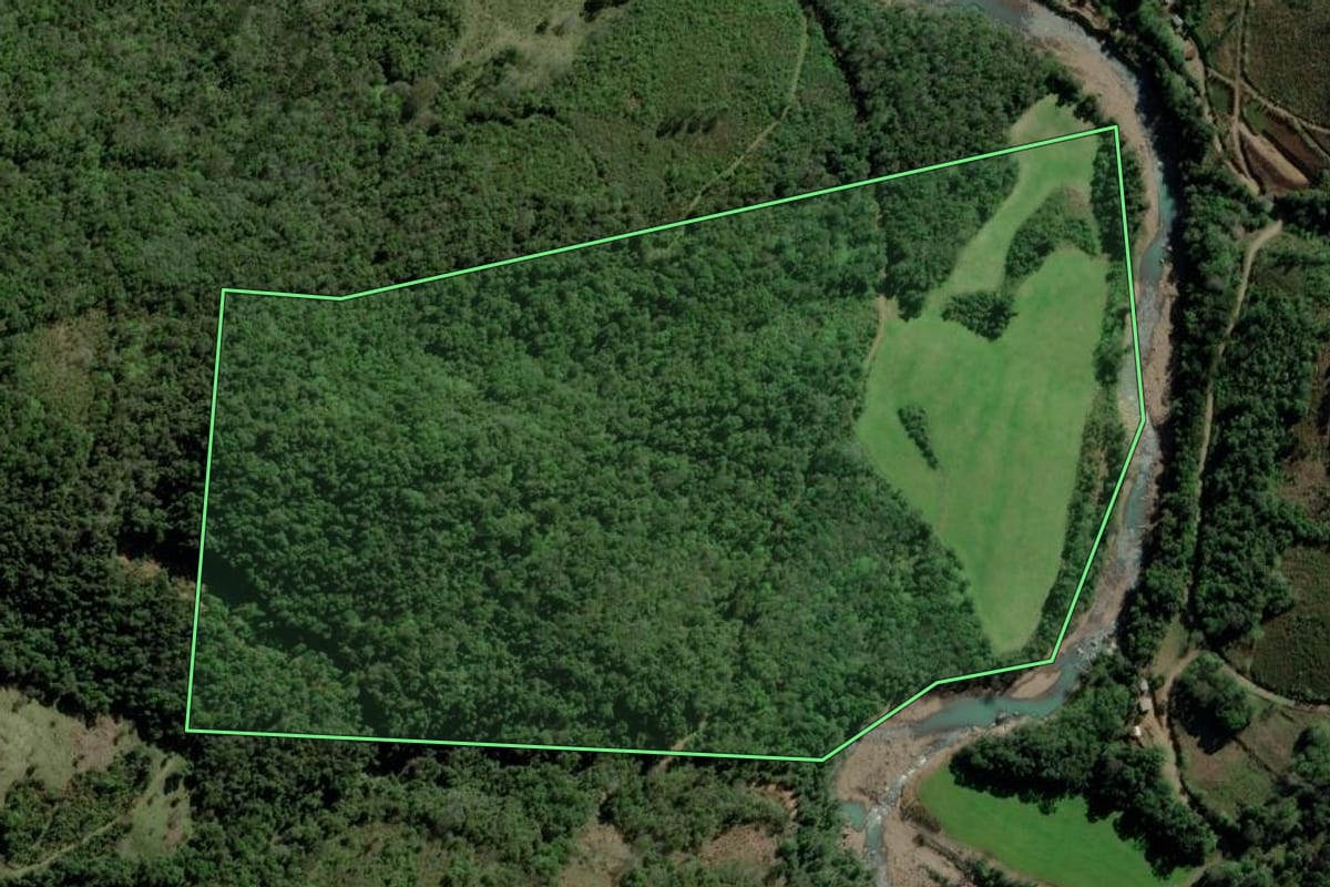 Imagem de satélite do imóvel rural em Fontoura Xavier (RS), com o contorno declarado no CAR desenhado por cima.