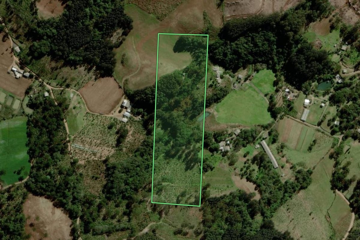 Imagem de satélite do imóvel rural em Fontoura Xavier (RS), com o contorno declarado no CAR desenhado por cima.