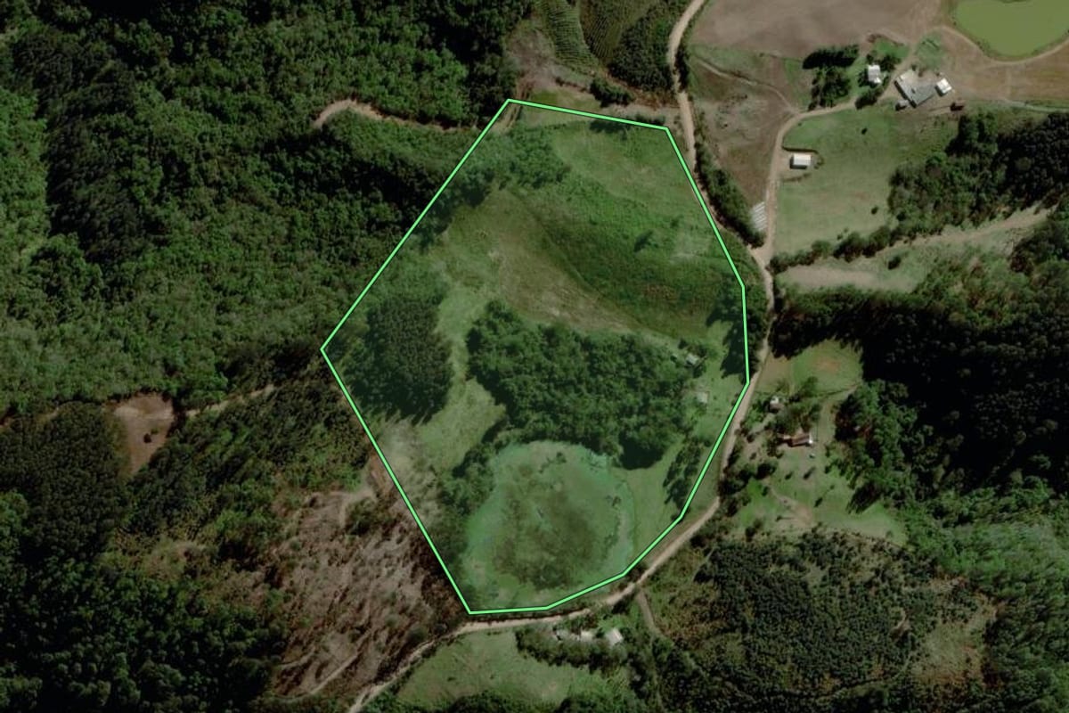 Imagem de satélite do imóvel rural em Fontoura Xavier (RS), com o contorno declarado no CAR desenhado por cima.