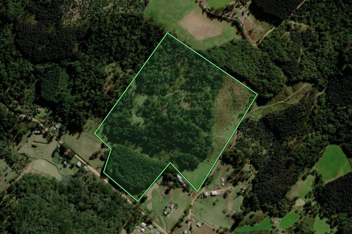 Imagem de satélite do imóvel rural em Fontoura Xavier (RS), com o contorno declarado no CAR desenhado por cima.