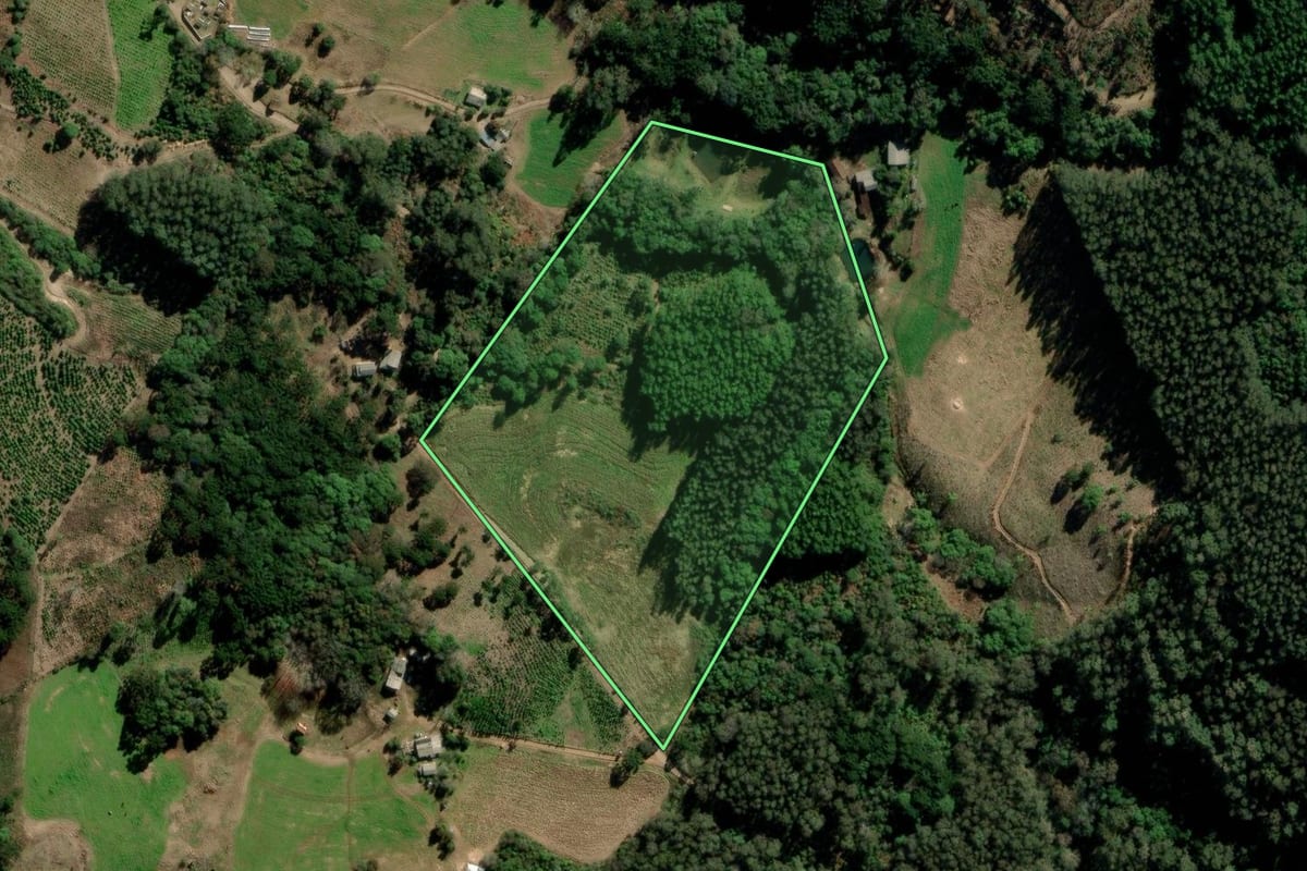Imagem de satélite do imóvel rural em Fontoura Xavier (RS), com o contorno declarado no CAR desenhado por cima.