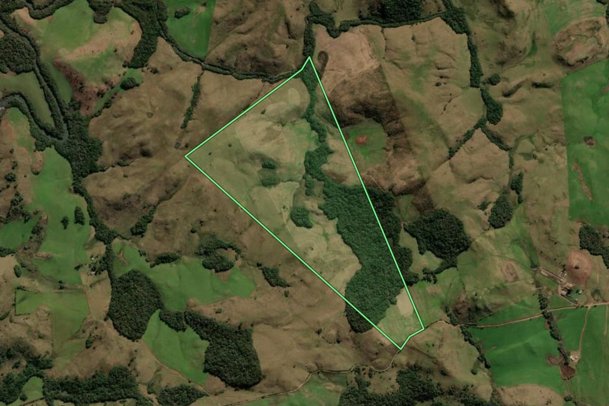 Imagem de satélite do imóvel rural em Fontoura Xavier (RS), com o contorno declarado no CAR desenhado por cima.