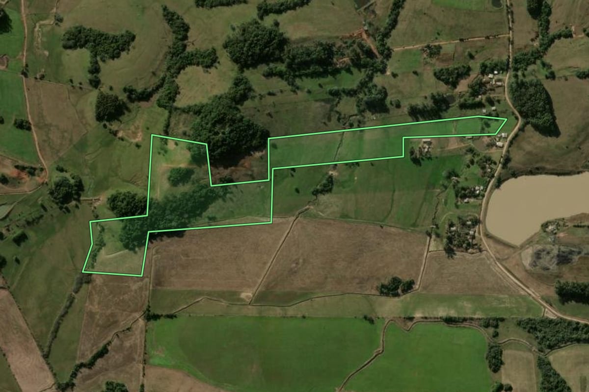 Imagem de satélite do imóvel rural em Formigueiro (RS), com o contorno declarado no CAR desenhado por cima.