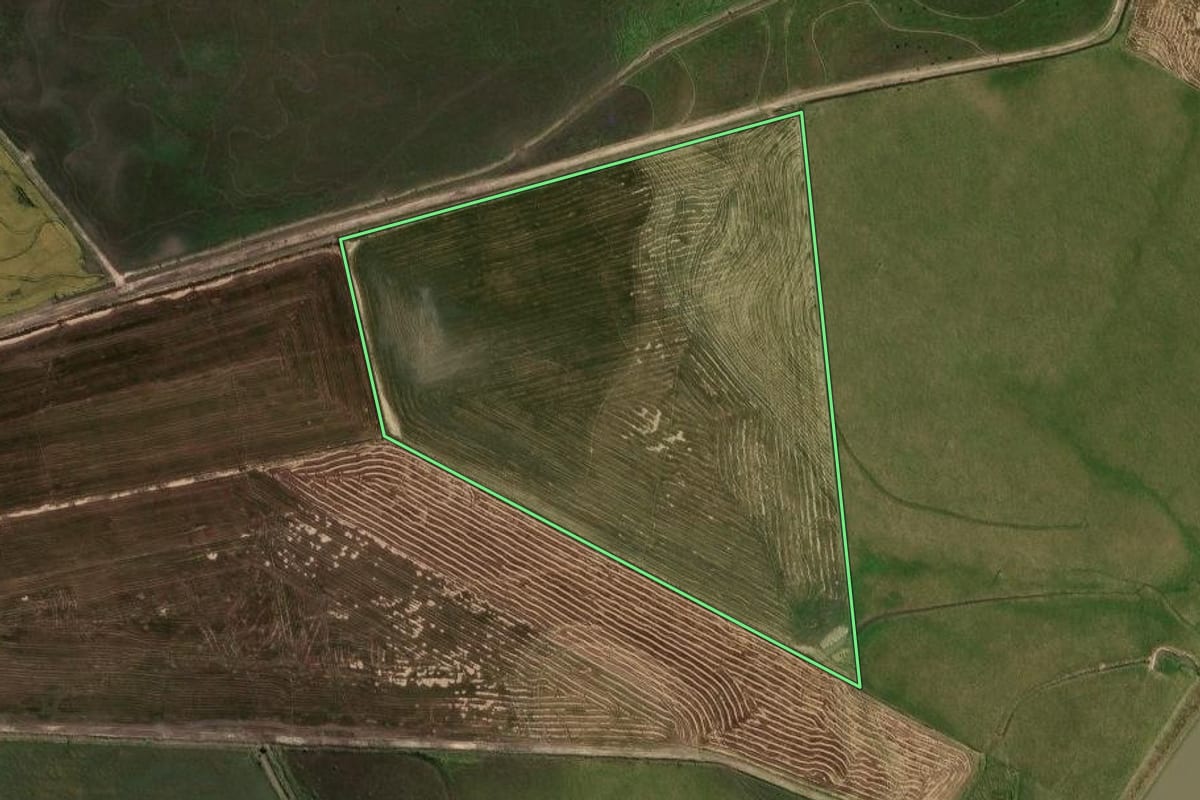 Imagem de satélite do imóvel rural em Formigueiro (RS), com o contorno declarado no CAR desenhado por cima.