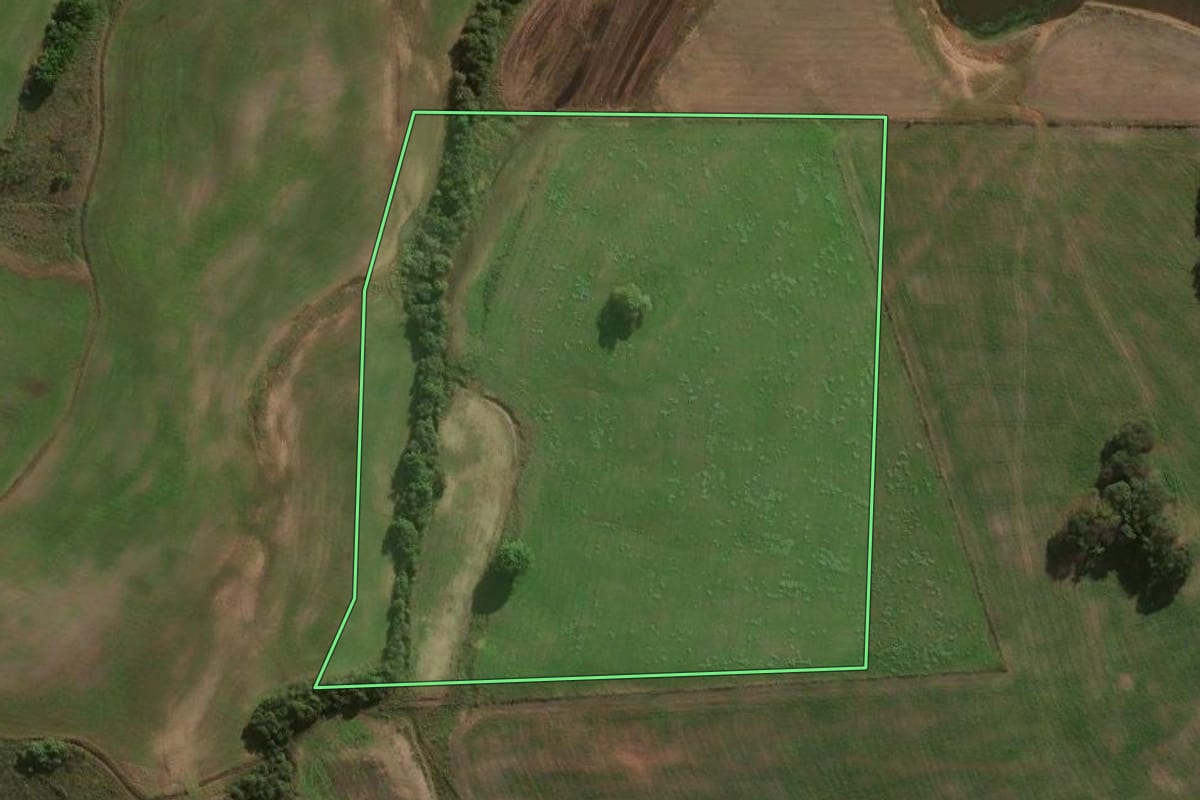 Imagem de satélite do imóvel rural em Formigueiro (RS), com o contorno declarado no CAR desenhado por cima.