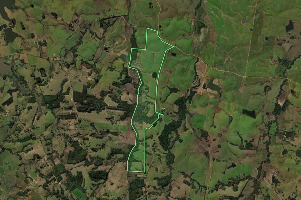 Imagem de satélite do imóvel rural em Formigueiro (RS), com o contorno declarado no CAR desenhado por cima.