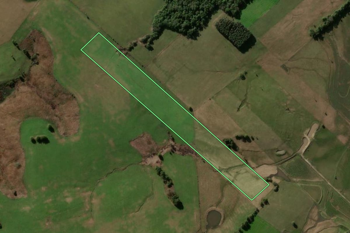 Imagem de satélite do imóvel rural em Formigueiro (RS), com o contorno declarado no CAR desenhado por cima.