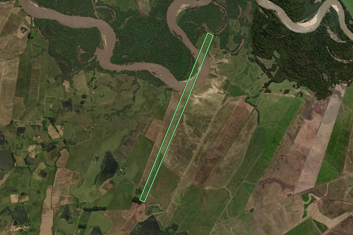 Imagem de satélite do imóvel rural em Formigueiro (RS), com o contorno declarado no CAR desenhado por cima.