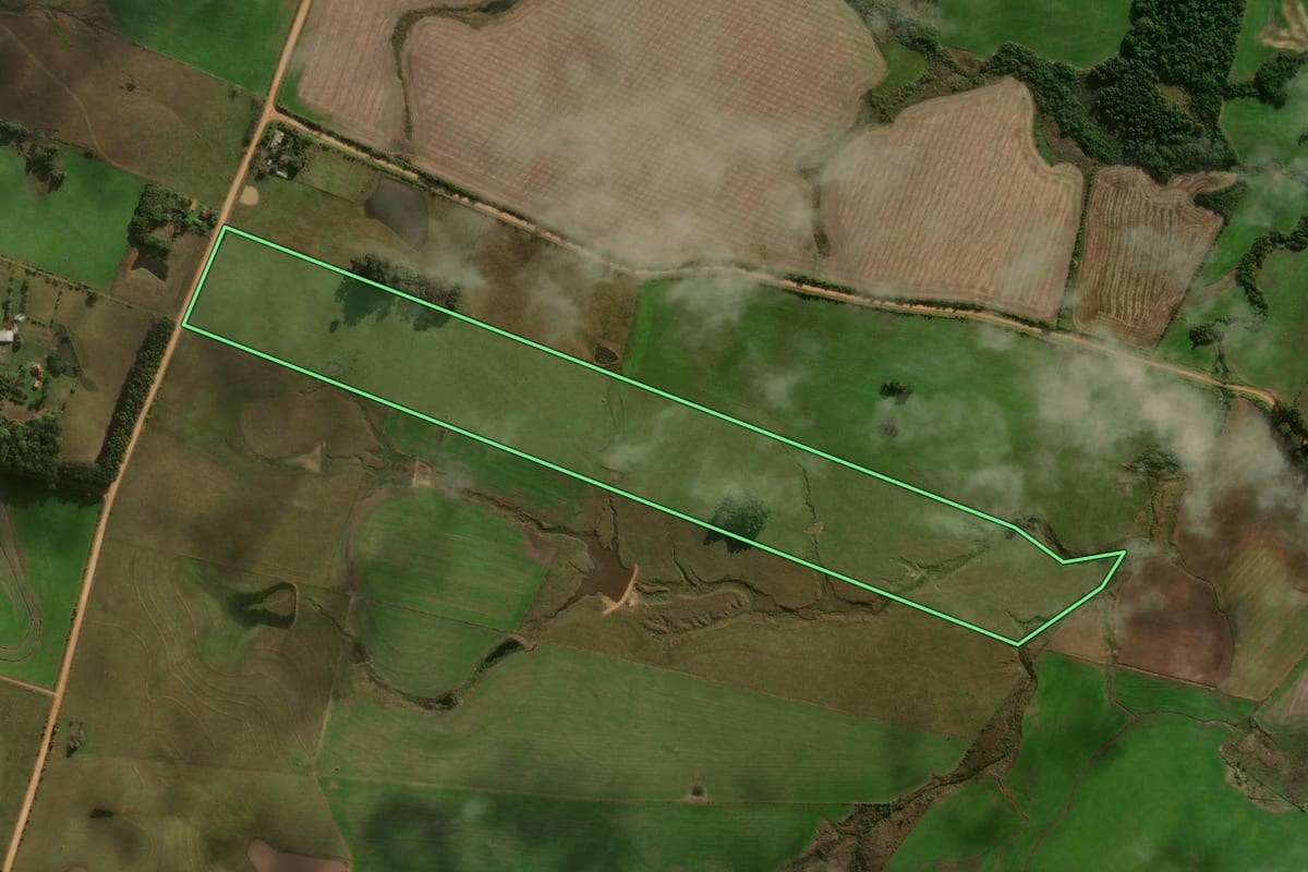 Imagem de satélite do imóvel rural em Formigueiro (RS), com o contorno declarado no CAR desenhado por cima.