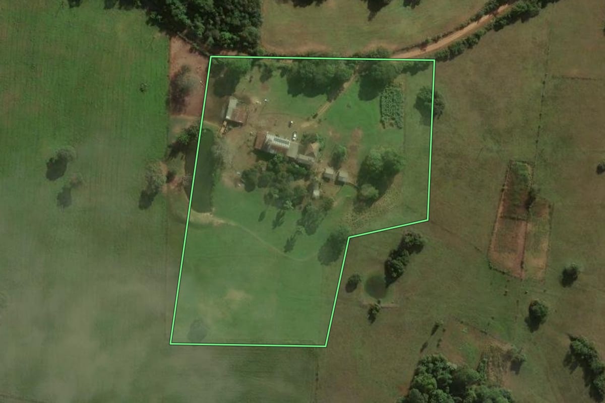 Imagem de satélite do imóvel rural em Formigueiro (RS), com o contorno declarado no CAR desenhado por cima.