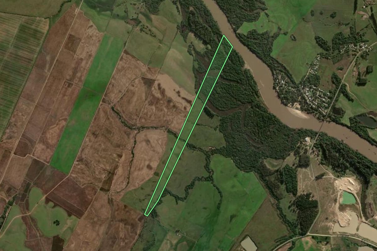 Imagem de satélite do imóvel rural em Formigueiro (RS), com o contorno declarado no CAR desenhado por cima.