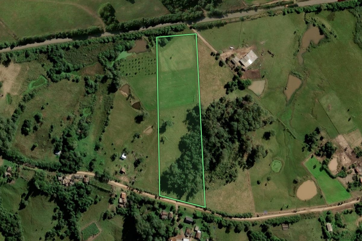 Imagem de satélite do imóvel rural em Formigueiro (RS), com o contorno declarado no CAR desenhado por cima.