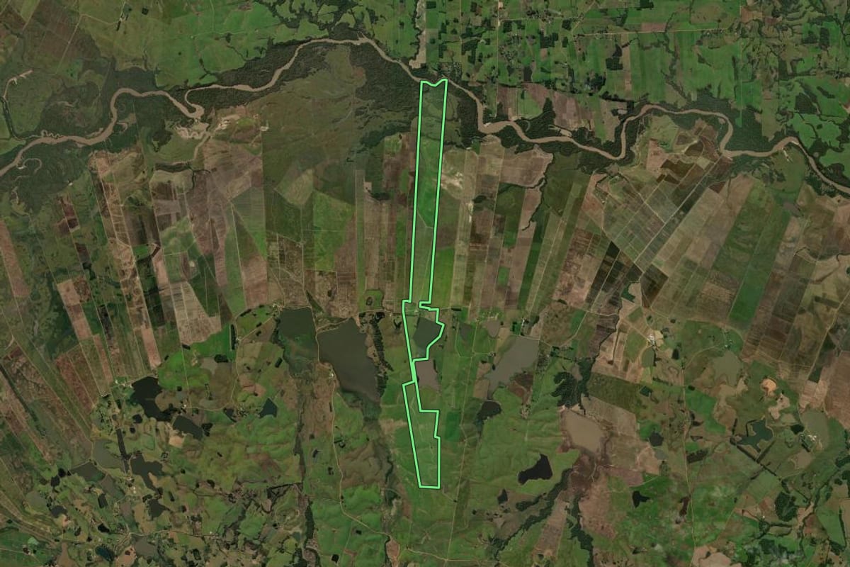 Imagem de satélite do imóvel rural em Formigueiro (RS), com o contorno declarado no CAR desenhado por cima.