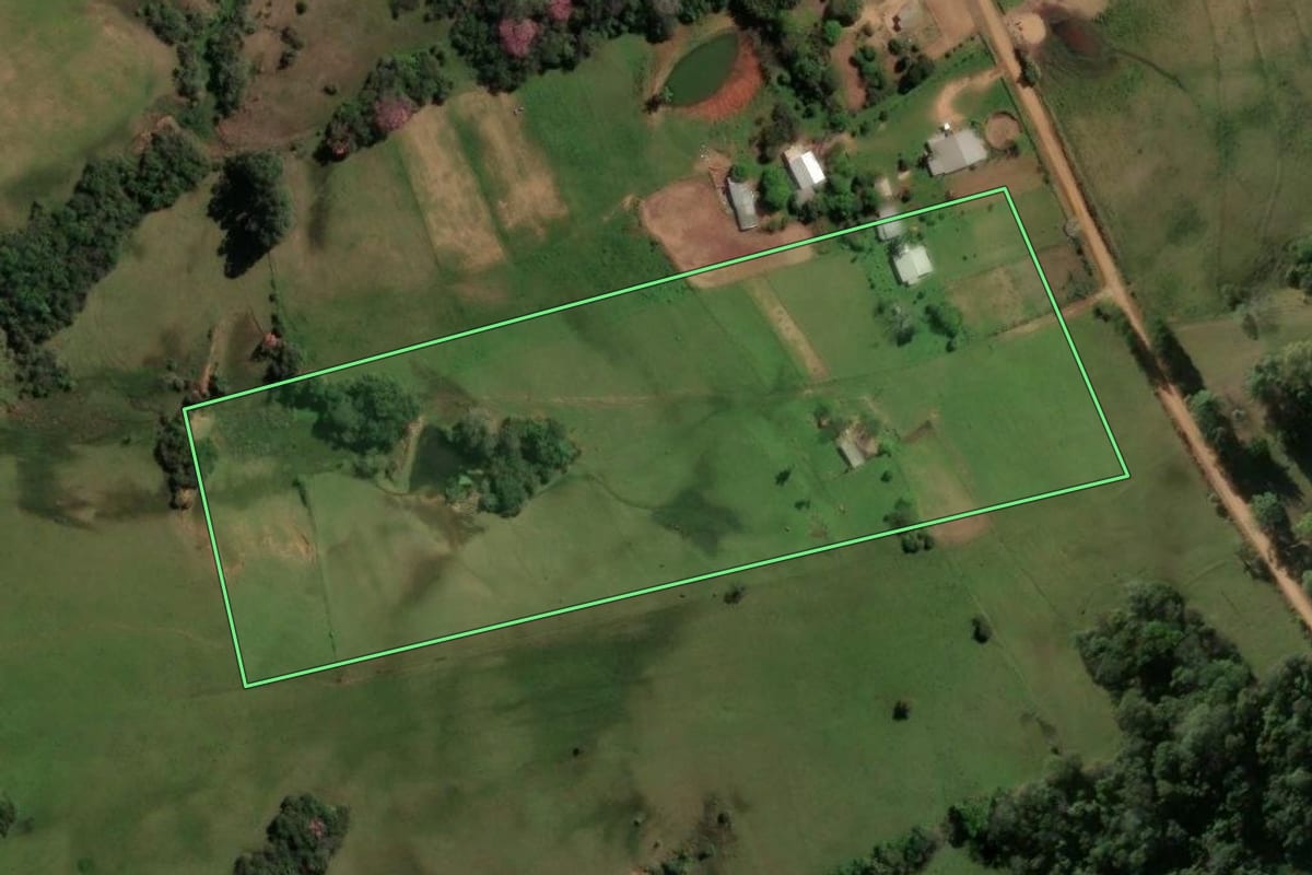 Imagem de satélite do imóvel rural em Formigueiro (RS), com o contorno declarado no CAR desenhado por cima.
