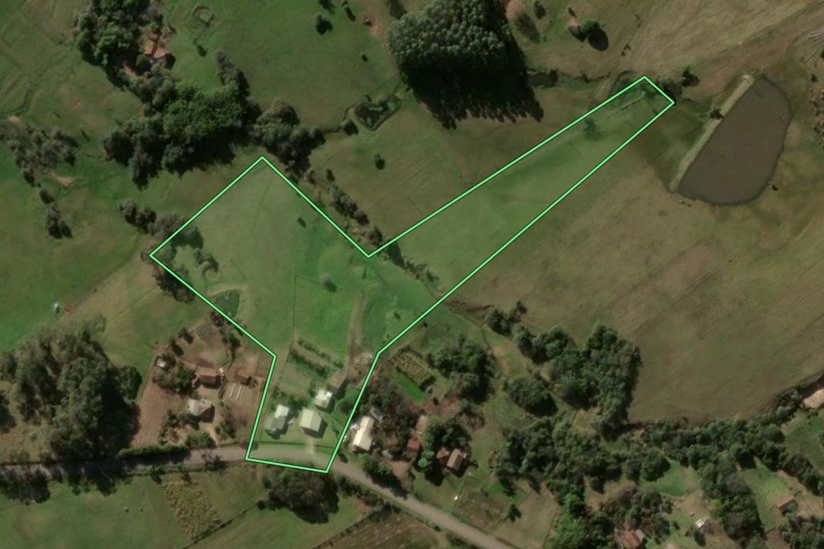 Imagem de satélite do imóvel rural em Formigueiro (RS), com o contorno declarado no CAR desenhado por cima.