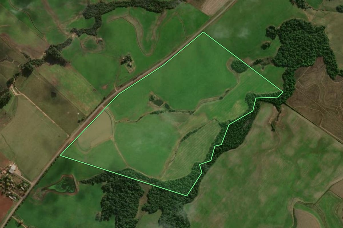 Imagem de satélite do imóvel rural em Formigueiro (RS), com o contorno declarado no CAR desenhado por cima.