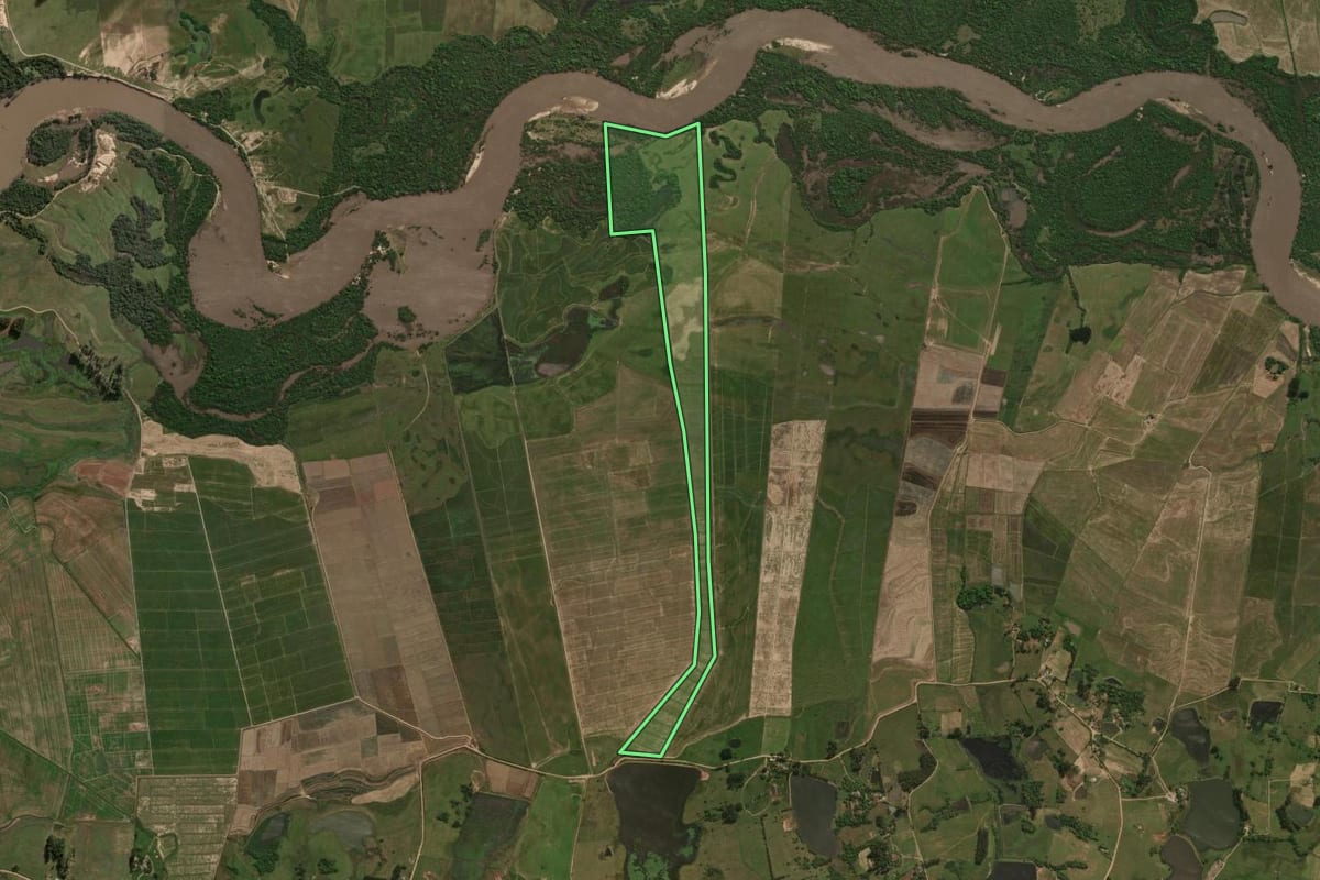 Imagem de satélite do imóvel rural em Formigueiro (RS), com o contorno declarado no CAR desenhado por cima.