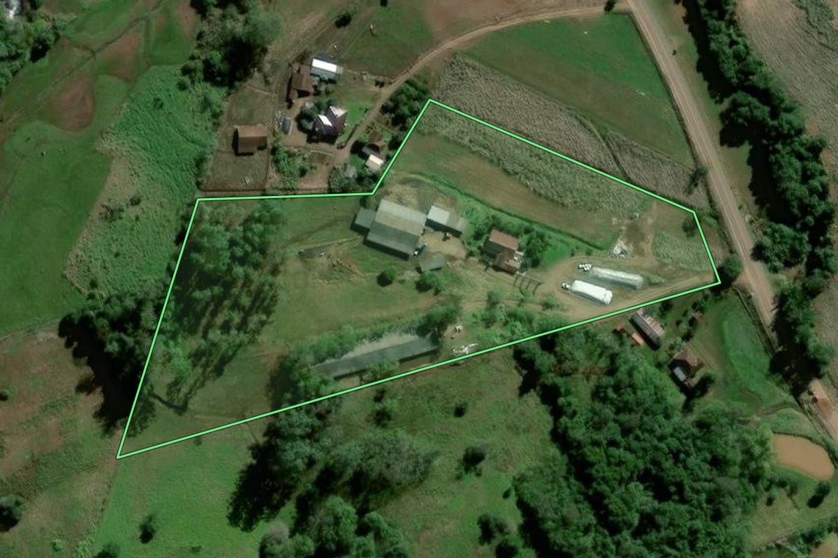 Imagem de satélite do imóvel rural em Forquetinha (RS), com o contorno declarado no CAR desenhado por cima.