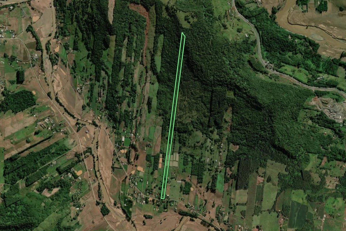 Imagem de satélite do imóvel rural em Forquetinha (RS), com o contorno declarado no CAR desenhado por cima.