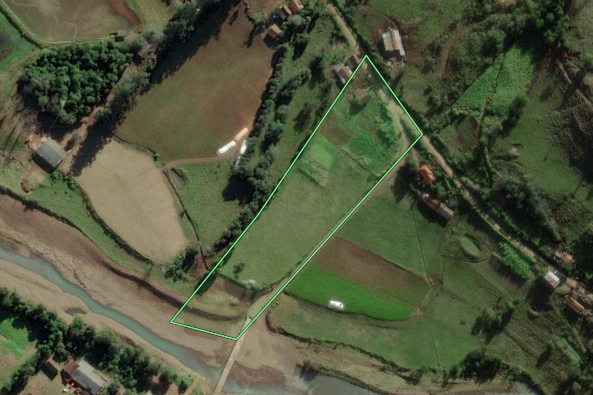 Imagem de satélite do imóvel rural em Forquetinha (RS), com o contorno declarado no CAR desenhado por cima.