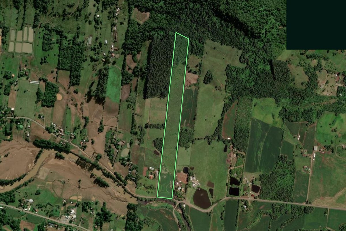 Imagem de satélite do imóvel rural em Forquetinha (RS), com o contorno declarado no CAR desenhado por cima.
